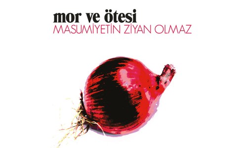 'MASUMİYETİN ZİYAN OLMAZ' PLAKÇI VİTRİNİNDE
